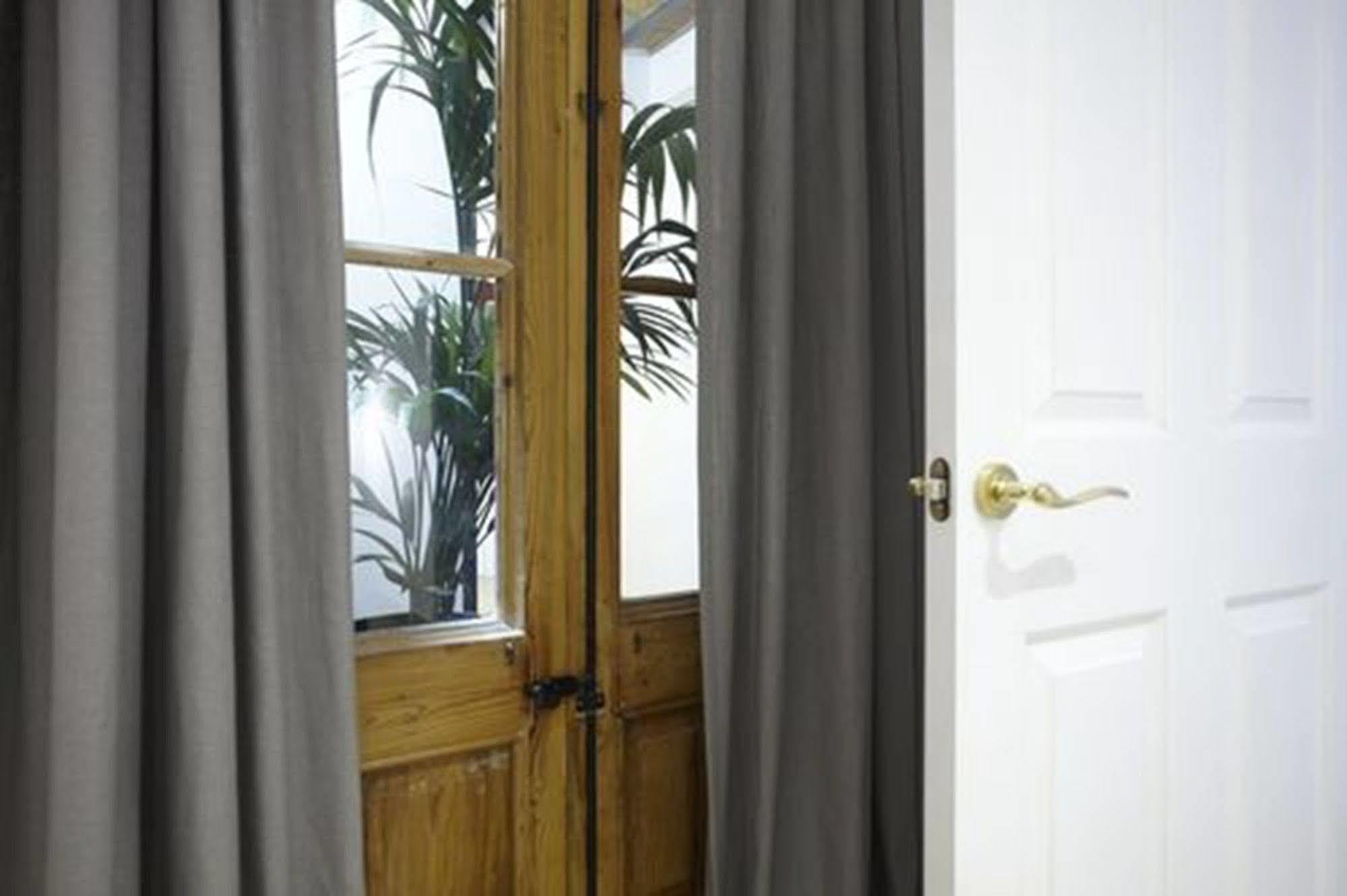 L'Escudellers By The Streets Apartment Barcelona Exterior photo